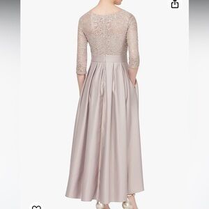 NWOT Alex Evenings Women’s Satin Ball-Gown With Pockets Size 4 (Color Buff).